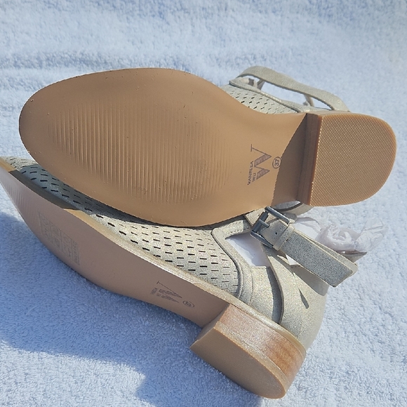 Stylish Beige Ankle Booties - Picture 4 of 6